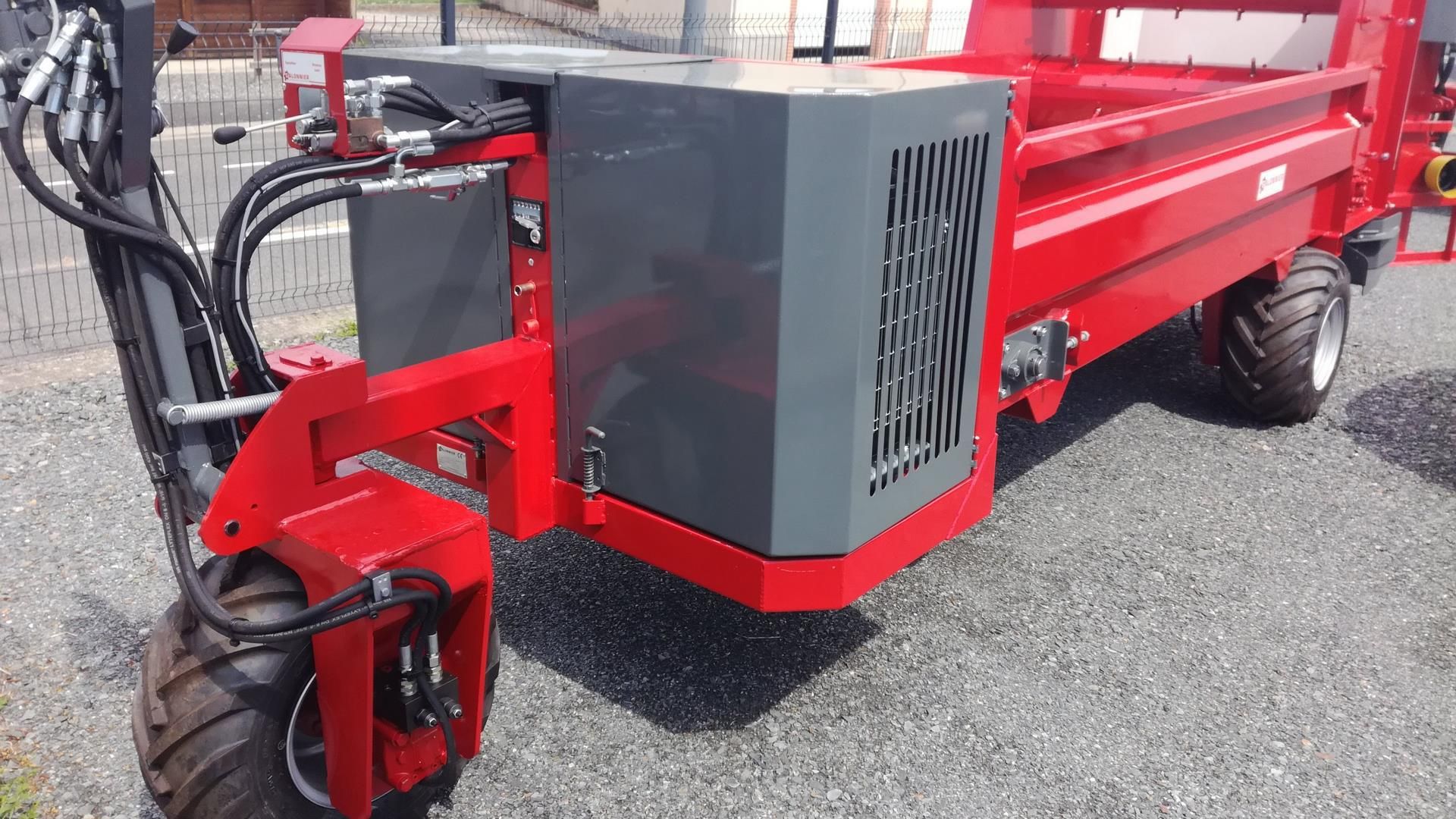 Machine agricole pour paillage avec projection de paille jusqu'à 7 mètres