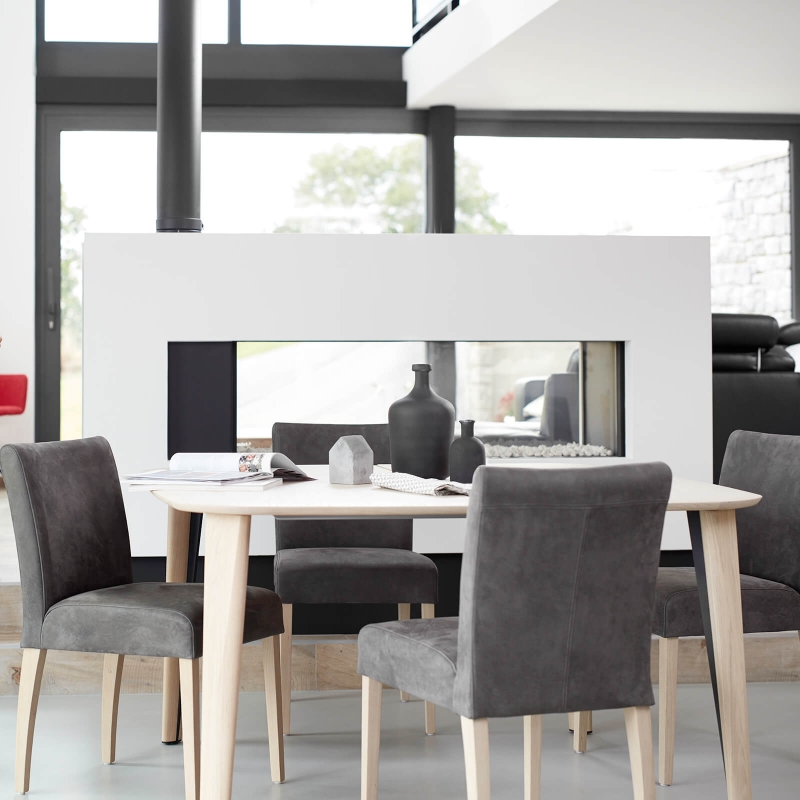 Chaise de restaurant moderne et élégante pour un accueil chaleureux_1