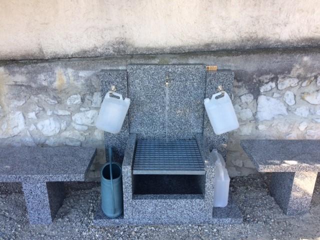 Fontaine & Lave Main en Granit pour Espaces Cinéraires_1