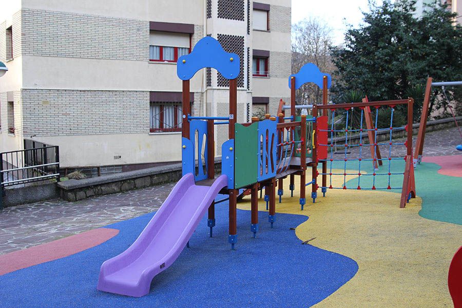 Ge-2400b - Structure de jeux combinée Jolas - Dimensions 3,35 x 5,78 x 2,56 m - Poids total 308 kg_1