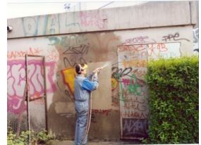 Nettoyeur haute pression destiné au nettoyage des mobiliers urbains et pollution visuelle_1