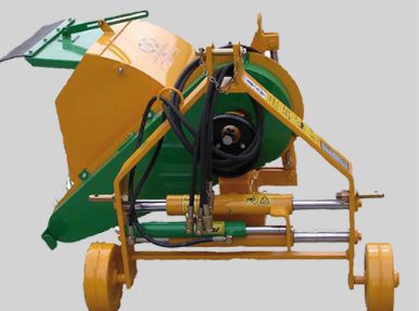 Machine pour éliminer les drageons superflus dans les vignes