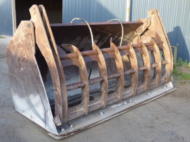 Godet à griffe pour chargeuse 25T - Largeur 3m - Capacité 4000L - Construction robuste_1