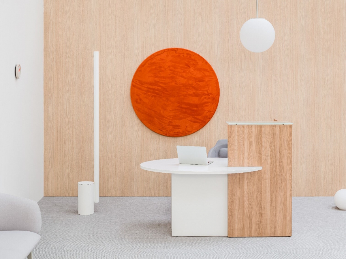 Banque d'accueil compacte et fonctionnelle - OVO pour petit espace avec plateau en verre_1