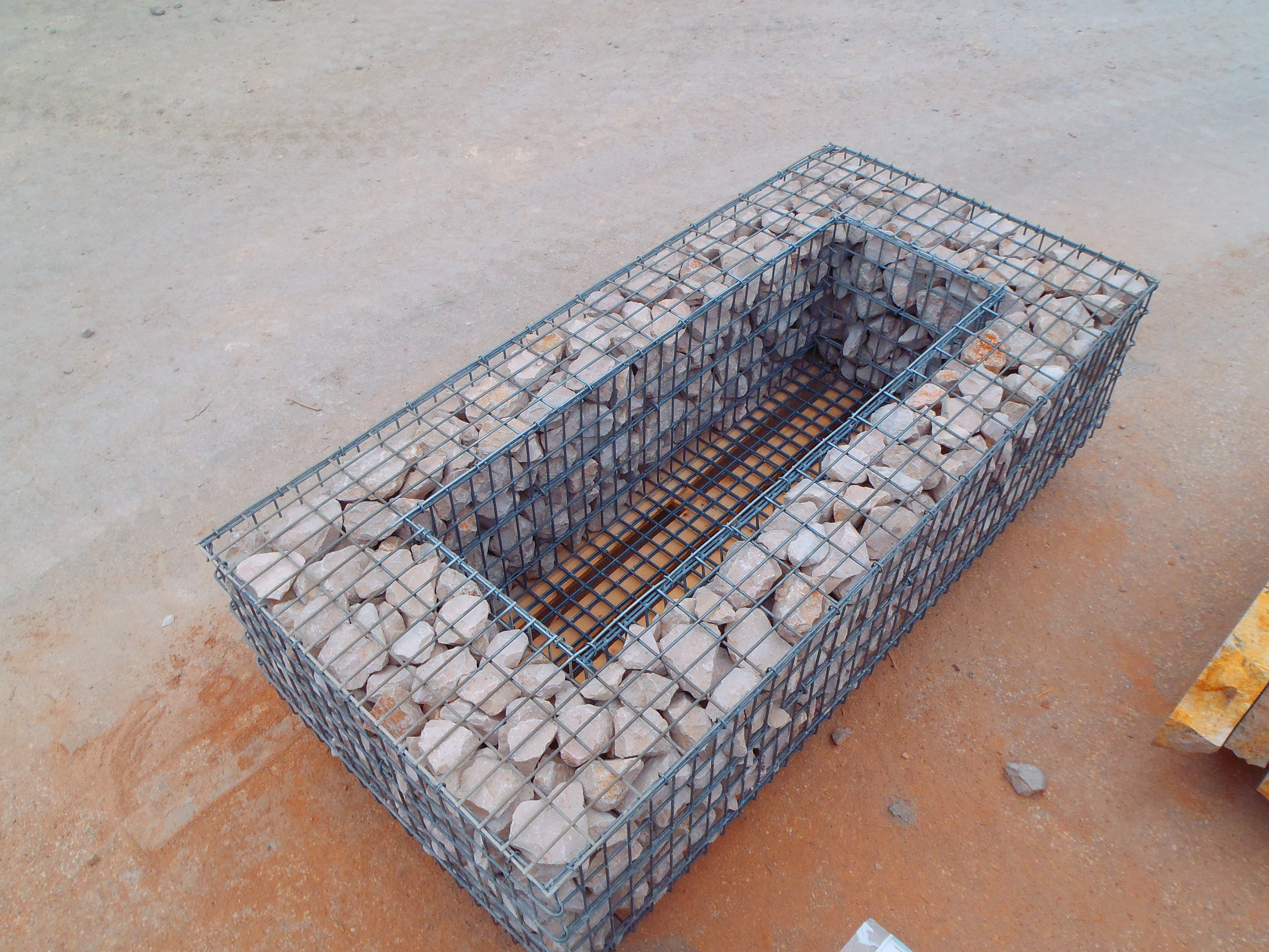 Jardinière en gabion STONEBOX - robuste et transportable, avec panneaux rigides et remplissage en pierre 80/150 mm_1