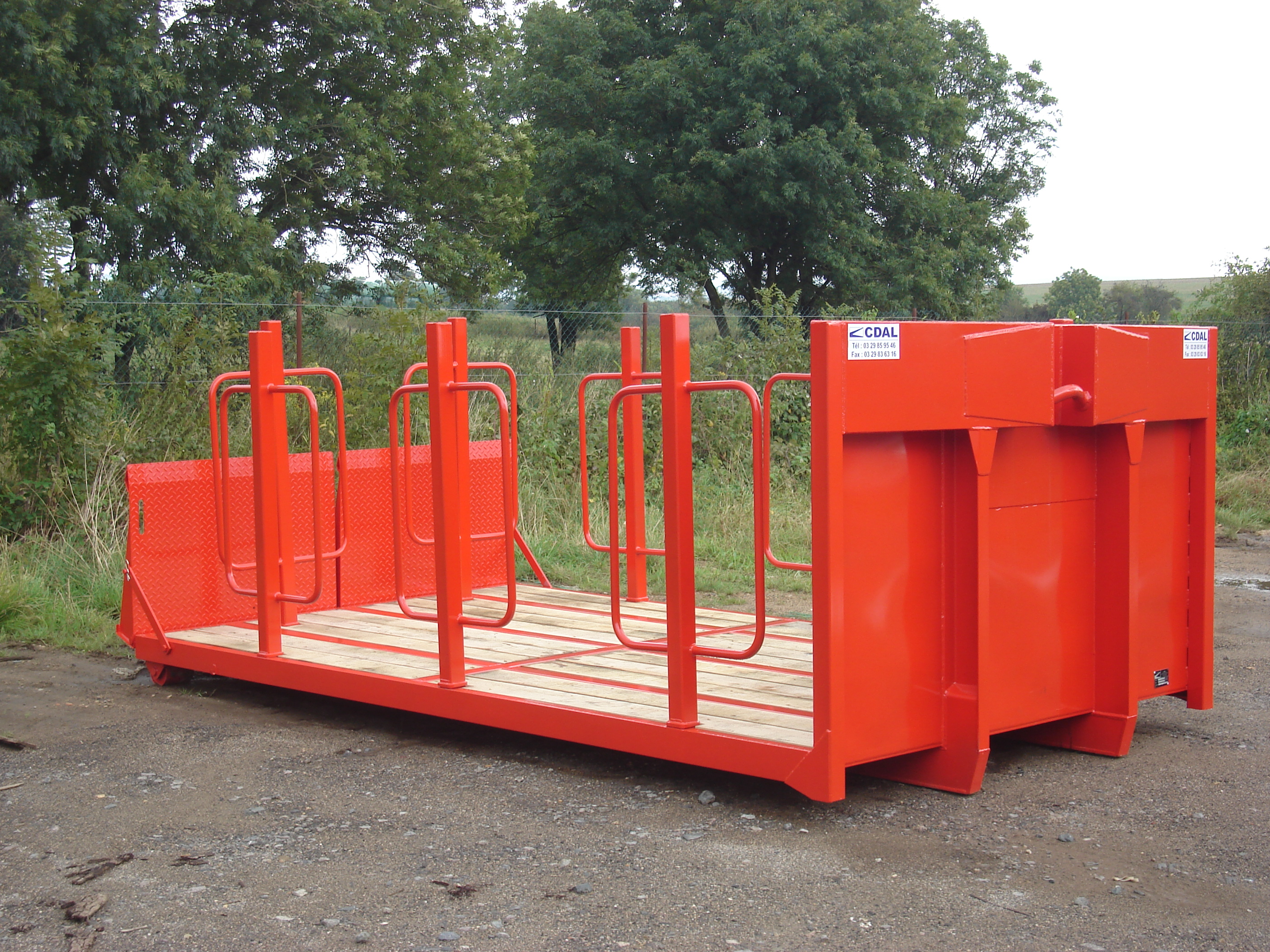 Bennes à déchets sur mesure et spécifiques_1