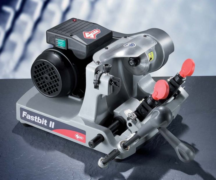 Fastbit II machine à tailler des clés à panneton - Poids 15,4 kg - Silca SAS_1