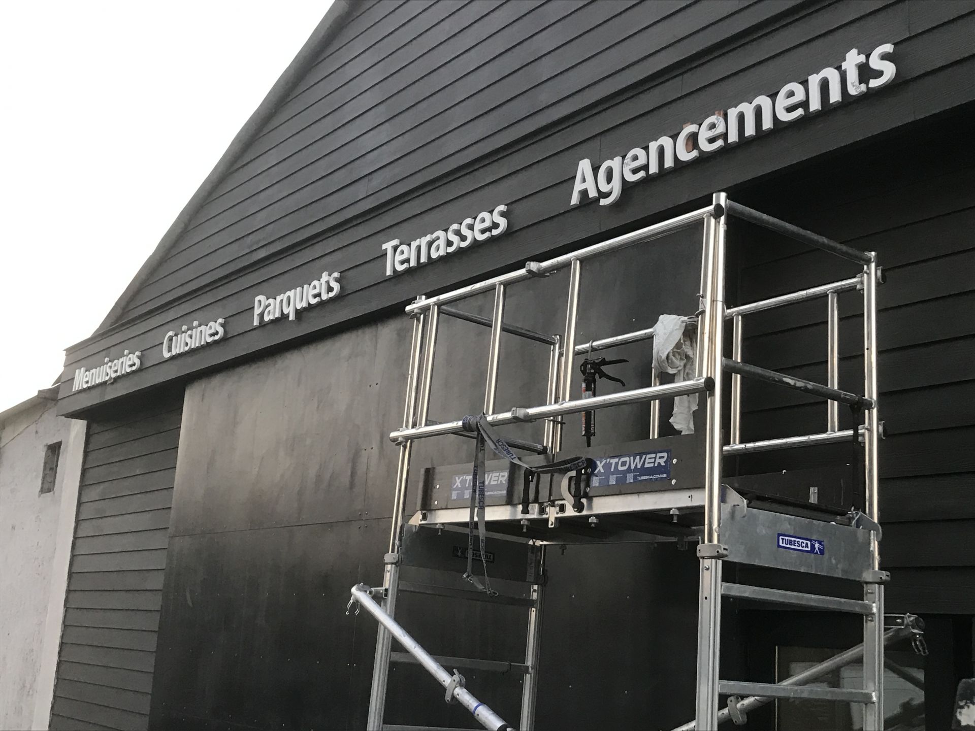 Enseigne lumineuse - LED ou néon - Différentes faces et châssis disponibles_2