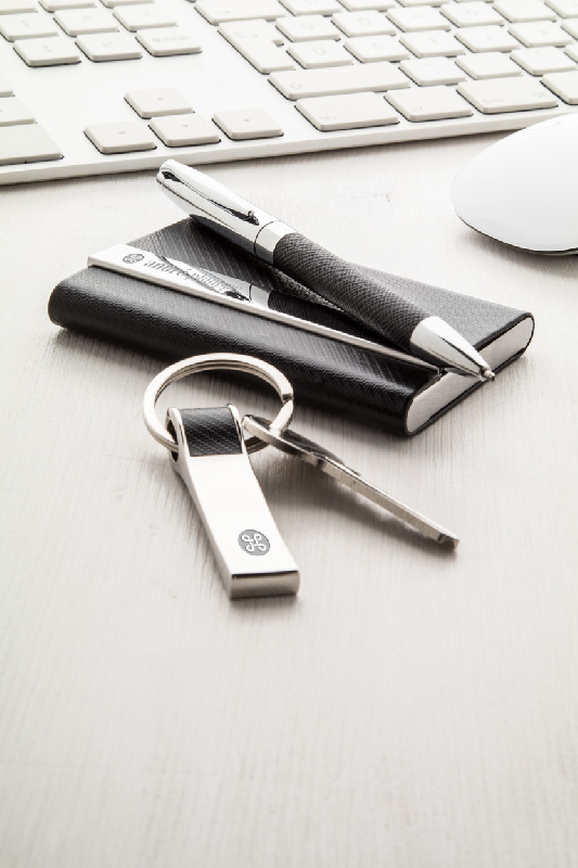 Set de bureau - stylo à bille, porte-cartes et porte-clés en métal et PU - André Philippe_1