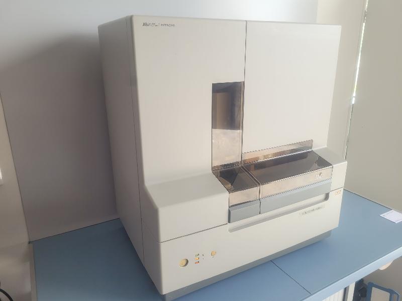 Analyseur génétique Applied Biosystems Hitachi 3130XL_1