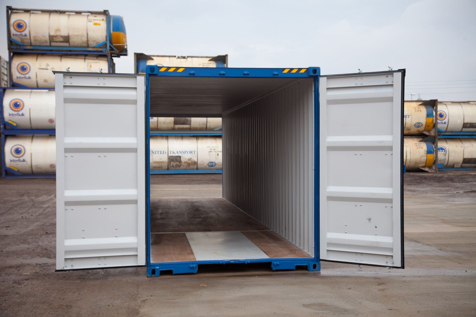 Conteneurs d'expédition de tunnel_1