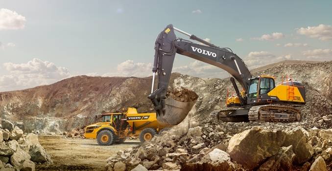 Machine de chantier Volvo EC750E avec moteur puissant