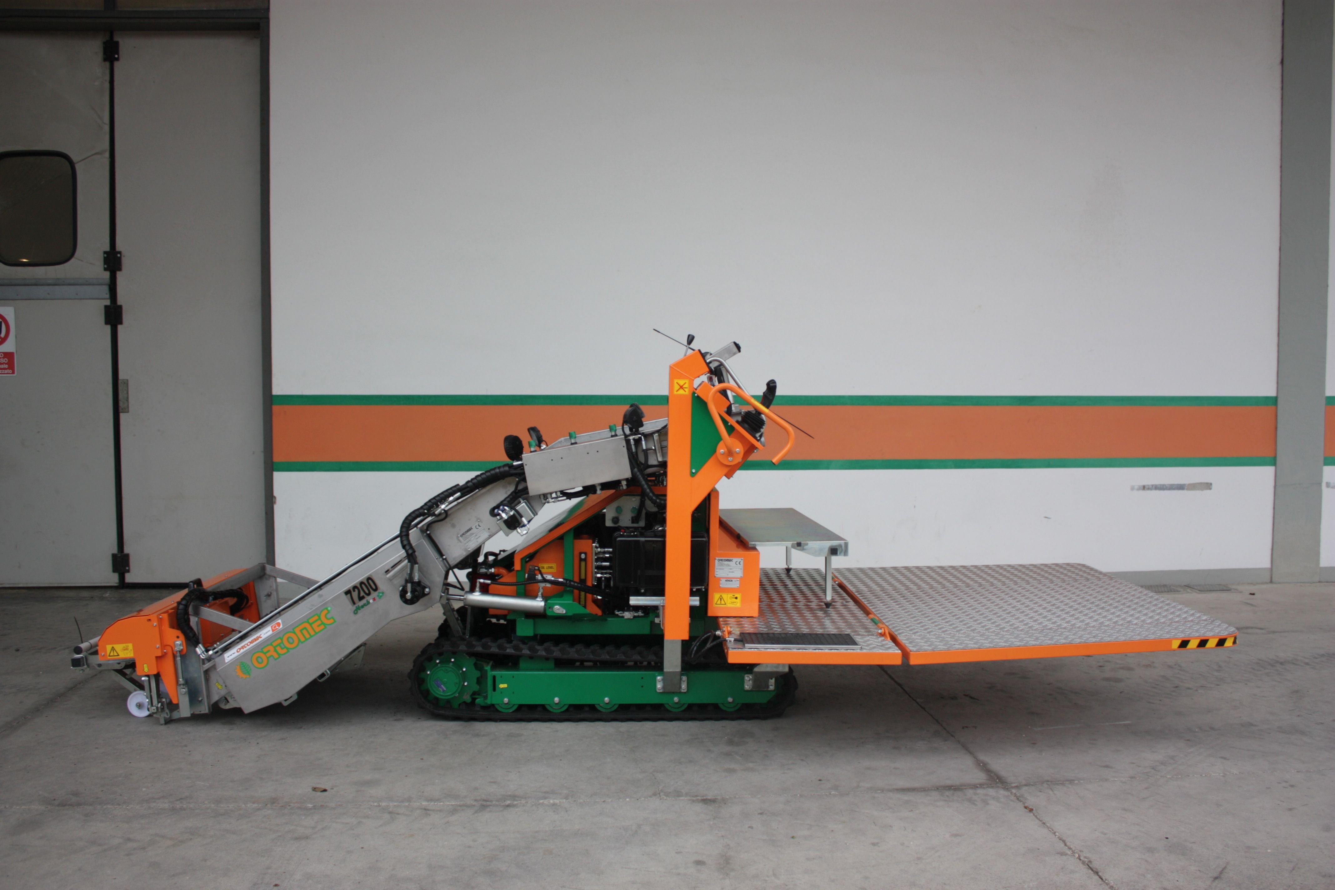 Récolteuse de légumes 7200 Herbex - Ortomec SRL - moteur diesel 25 HP - tête de récolte 130 à 180 cm - chenilles autotractées_1