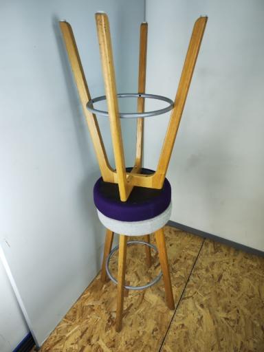 Tabouret de bureau haut Centro GTR2 d'occasion - chêne massif - assise capitonnée - anneau support de pied en métal argenté_1