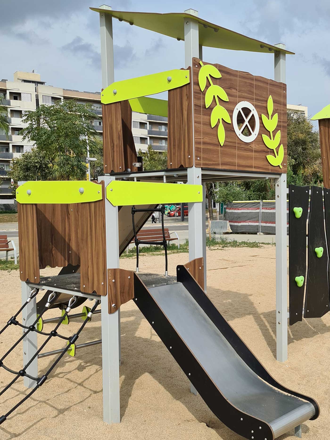 Structure de jeu Bosco 2 JPV-B02 - design cabane, matériaux résistants et conformes EN1176-1:2017_1