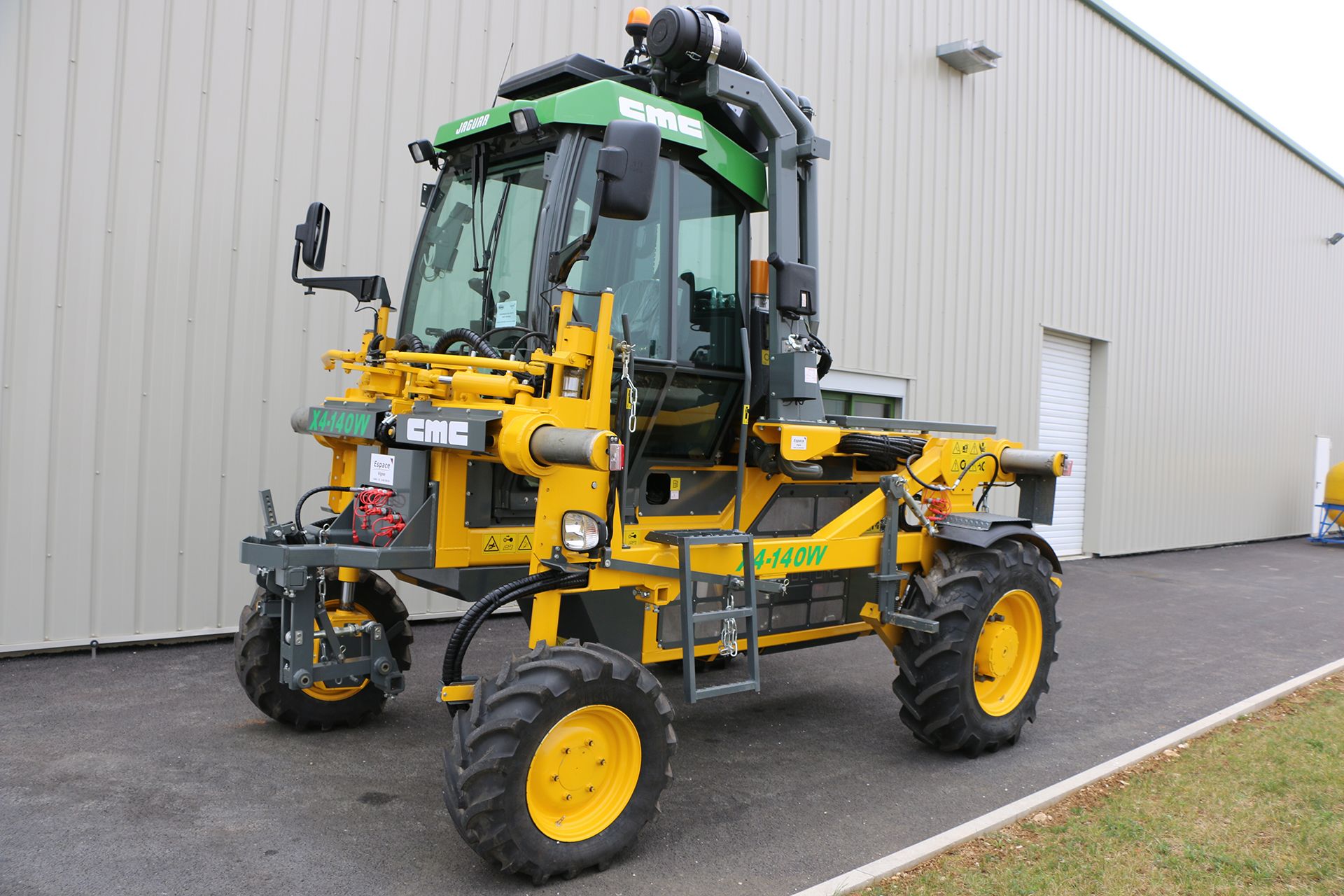 Jaguar x4 -140vv - tracteur enjambeur - cmc - 4 roues motrices_1