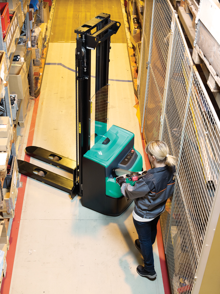 Location courte durée - Gerbeur électrique Mitsubishi 1200 kg Axia ES SBP12N2(i) avec levée initiale, hauteur de levage de 1500 à 4700 mm_1