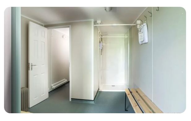 Container vestiaire, douche et sanitaire pour clubs, stades, gymnases ou salles multisports : une solution rapide, fonctionnelle et sur mesure_1