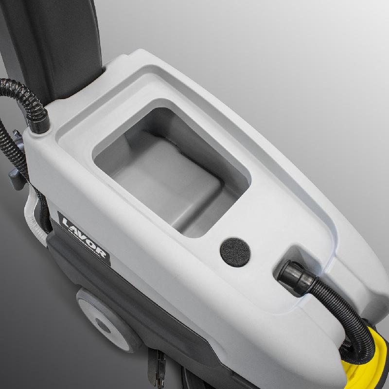 Autolaveuse à batterie semi-tractée Lavor Dart 36B - compacte, maniable et idéale pour petites surfaces_1