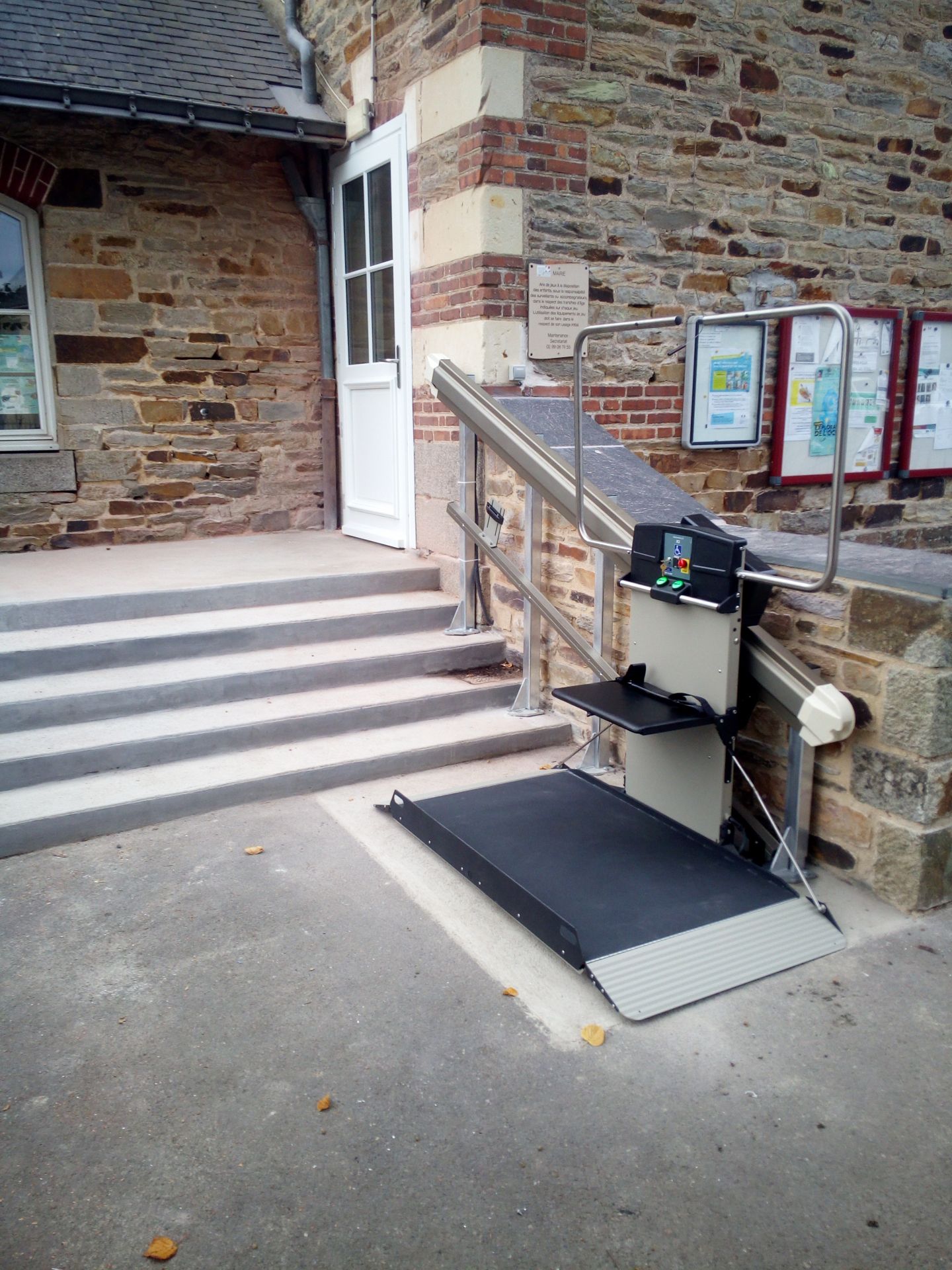 Plateforme monteescaliers (pour escaliers droits) x3 Prix Plateforme monteescaliers (pour escaliers droits) x3 Prix