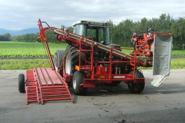 Récolteuse de carottes PSOPS - Simon - portée 3 points avec châssis robuste et mise en pallox_1