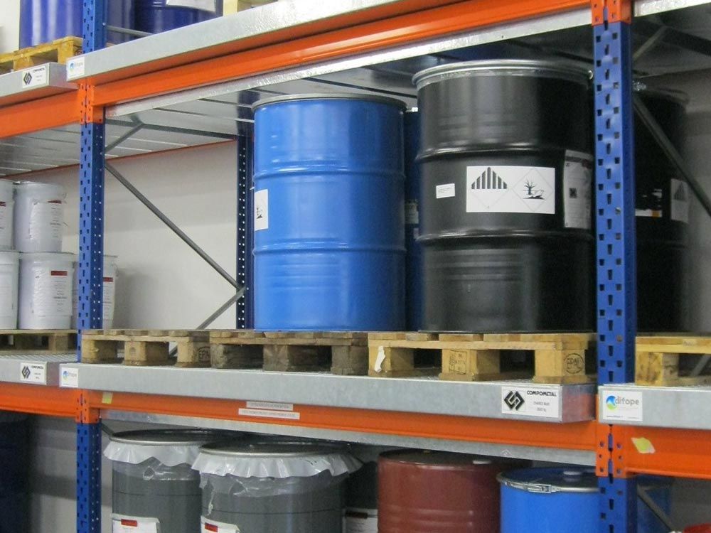 Rayonnage pour produits dangereux - 870 litres - Bac de rétention en acier galvanisé à chaud_1