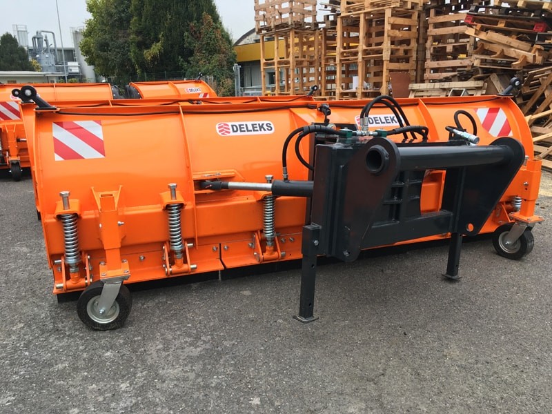 Ssh-04 2.2-manitou lame à neige avec attelage manitou_1