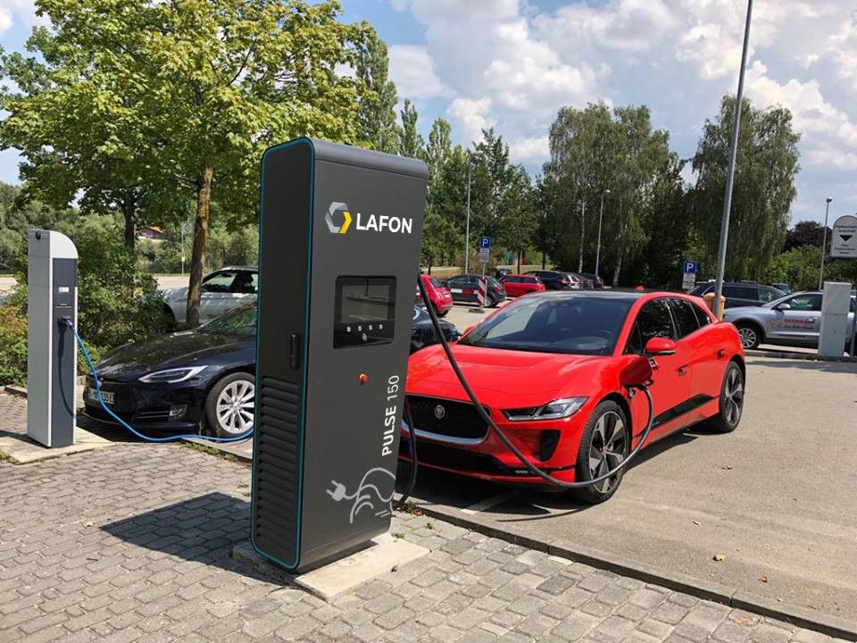 Pulse 150 & Pulse 300 - Bornes de recharge ultra-rapides pour voiture électrique - Lafon - 150 kW et 300 kW, recharge simultanée jusqu'à 4 véhicules_1