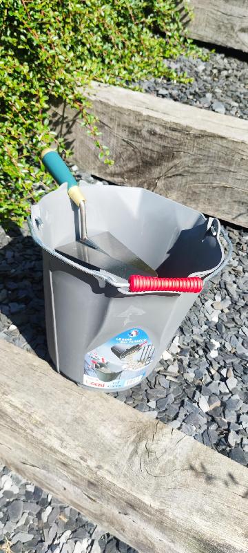 Seau maçon avec bec verseur 13L - Poignée confort, graduation intérieure et paroi renforcée_1