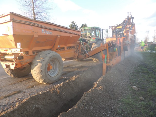 Trancheuse de sol Rivard 500 - largeur de tranchée 270mm ou 380mm - profondeur jusqu'à 1,70m_1