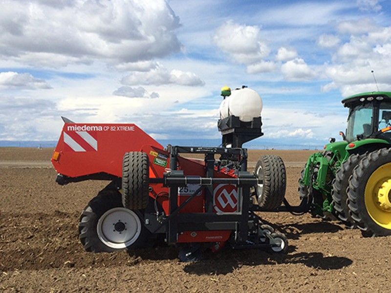 CP82 Xtreme - Planteuse à godets 8 rangs - Dewulf BV - Haute précision et grande capacité_1