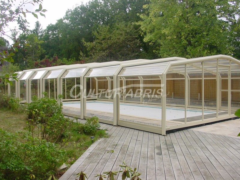 Abri piscine haut BORA - robuste, esthétique et pratique avec système de guidage sans rail au sol_1