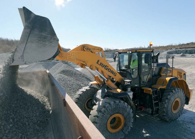 Chargeuse sur pneus pour exploitations minières et carrières - Liugong 877H_1