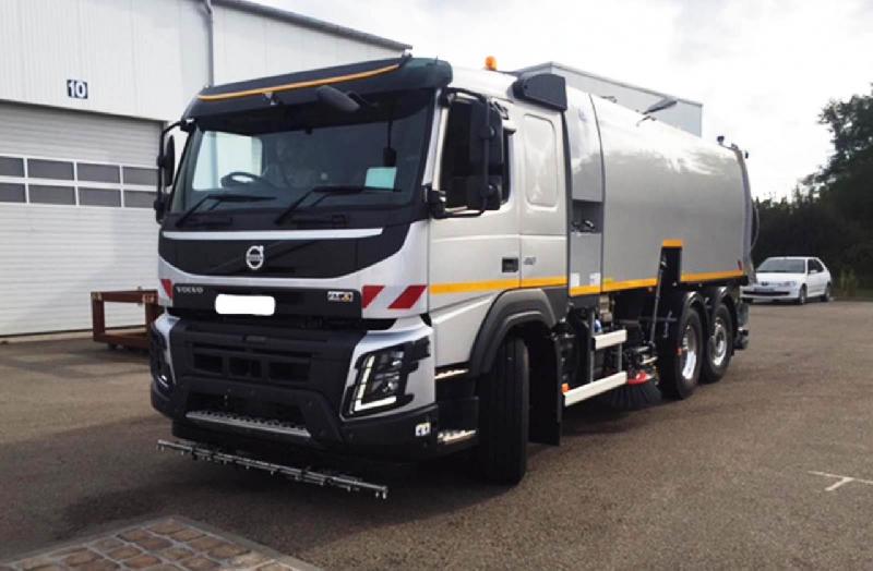 Balayeuse châssis TP Brock VS 10 - Grande capacité et autonomie exceptionnelle - Aspire gravillons et décapage haute pression_1