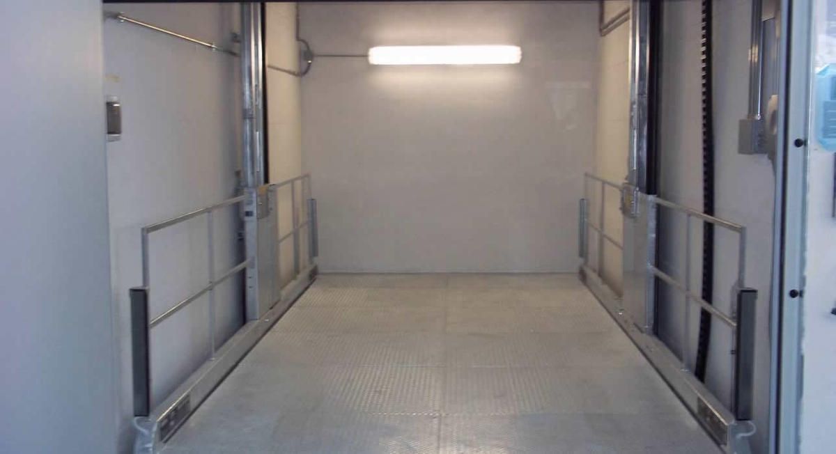 Monte-voiture IP1-HMT-V02 - Ideal Park - capacité de charge 2700 kg - plateforme personnalisable jusqu'à 11,90 m de hauteur_1