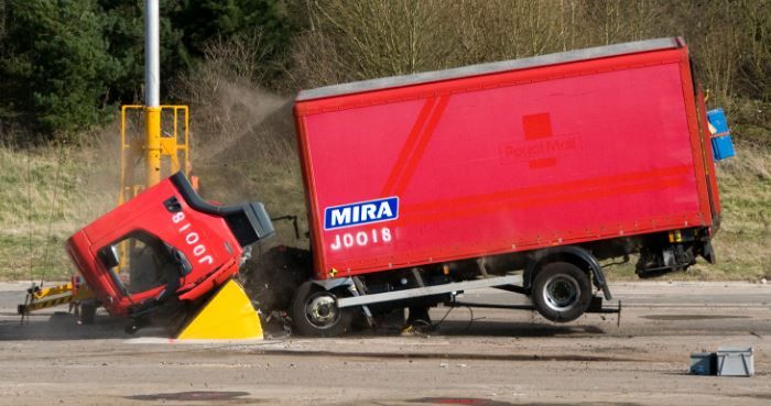 Barrière escamotable en acier pour sécurisation des zones sensibles