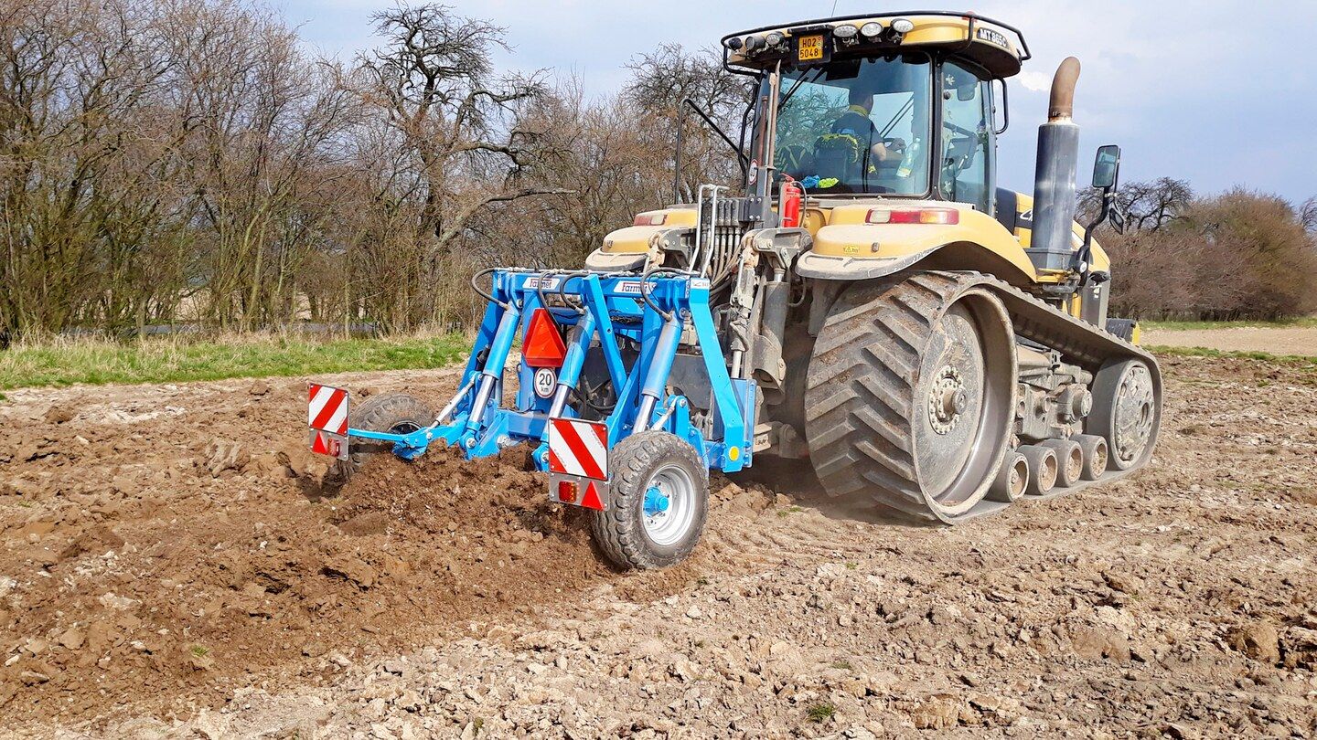 Krtek - cultivateur agricole - Farmet a.S - largeur de travail 2200 à 4400 mm - profondeur de travail 40 à 60 cm_1