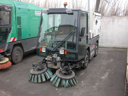 Balayeuse aspiratrice 2m3 - Schmidt Swingo - Année 2004 - Balayage frontal_1