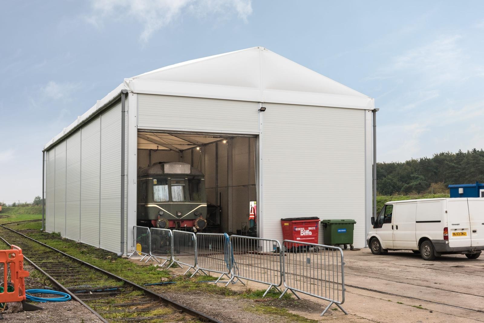 Hangar industriel pour véhicules et machines polyvalent - HTS TENTIQ GMBH - structures légères sur mesure_1