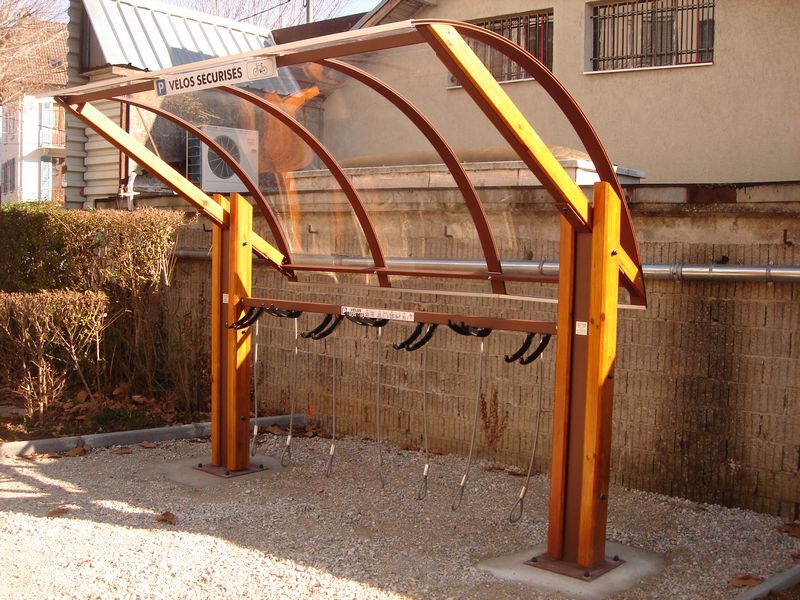 Abri vélo ouvert Clairbois - structure en bois et acier - toiture en plexiglas - 9 vélos - 4 mètres_2