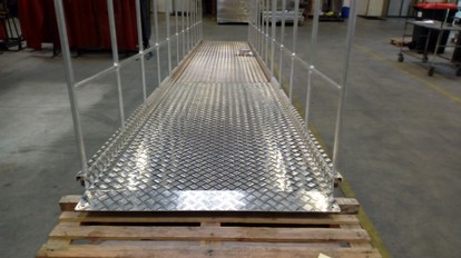 Rampes d'accès démontable en aluminium de fabrication française pour matériels roulants_2
