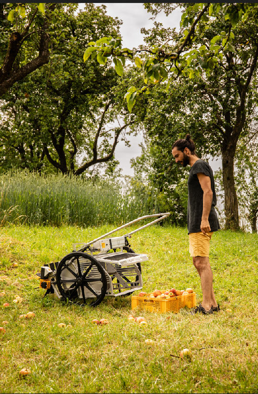 Appareil de récolte ergonomique avec une capacité de 1 tonne par heure