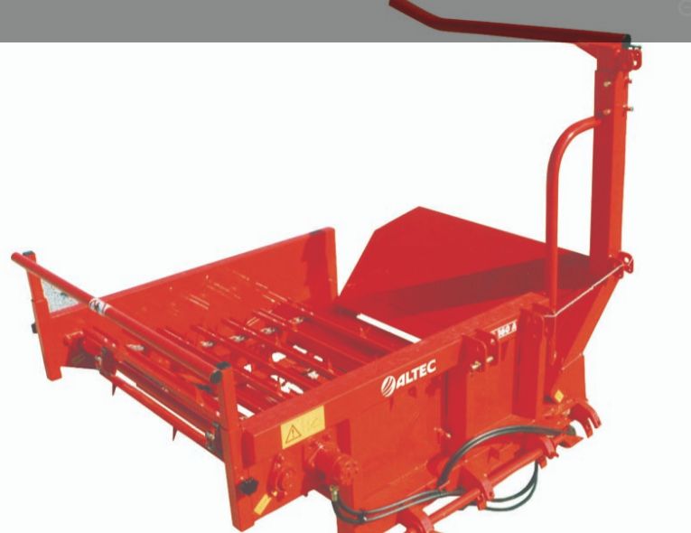 Équipement agricole pour dérouler et pailler les balles rondes