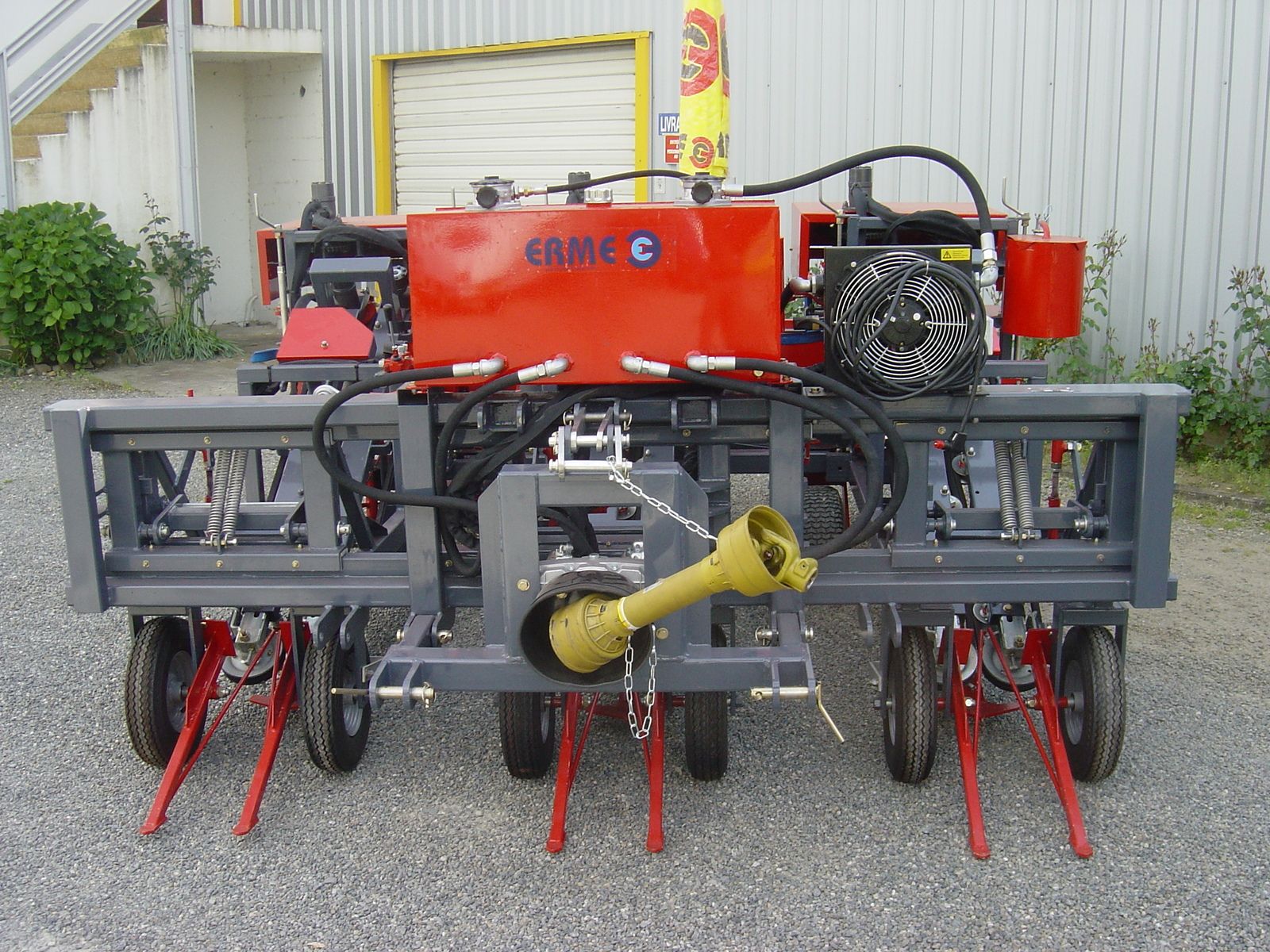 RL3 Récolteuse lieuse trois rangs - Erme - 4 à 6 km/h - 3 ha/8h - Attelage 3 points et guidage hydraulique_1