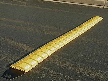 27903 - Ralentisseur de vitesse enroulable - Direct Signalétique - Polyuréthane jaune et caoutchouc noir - 3000 x 300 x 30 mm_1