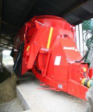 Machine de mélange et paillage agricole Jeantil Mvv 12 np