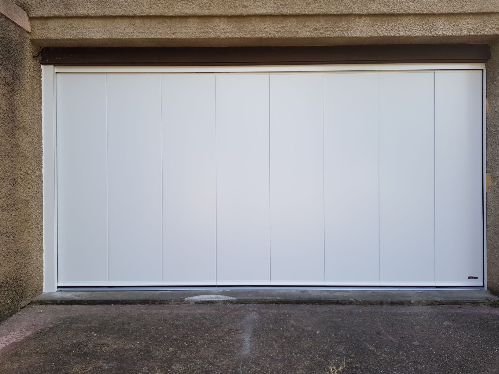 Porte de garage sectionnelle - plafond ou latérale - sur-mesure avec serrure et décor au choix_1