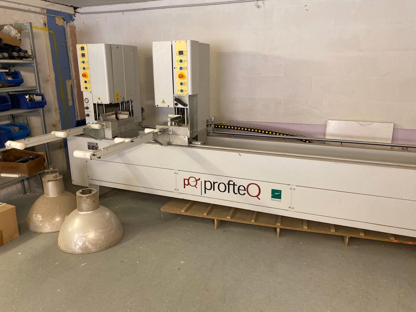 Soudeuse PVC automatique à deux têtes pour soudage d'angles à 90° et variables - Occasion - marque PROFTEQ type SA22_1