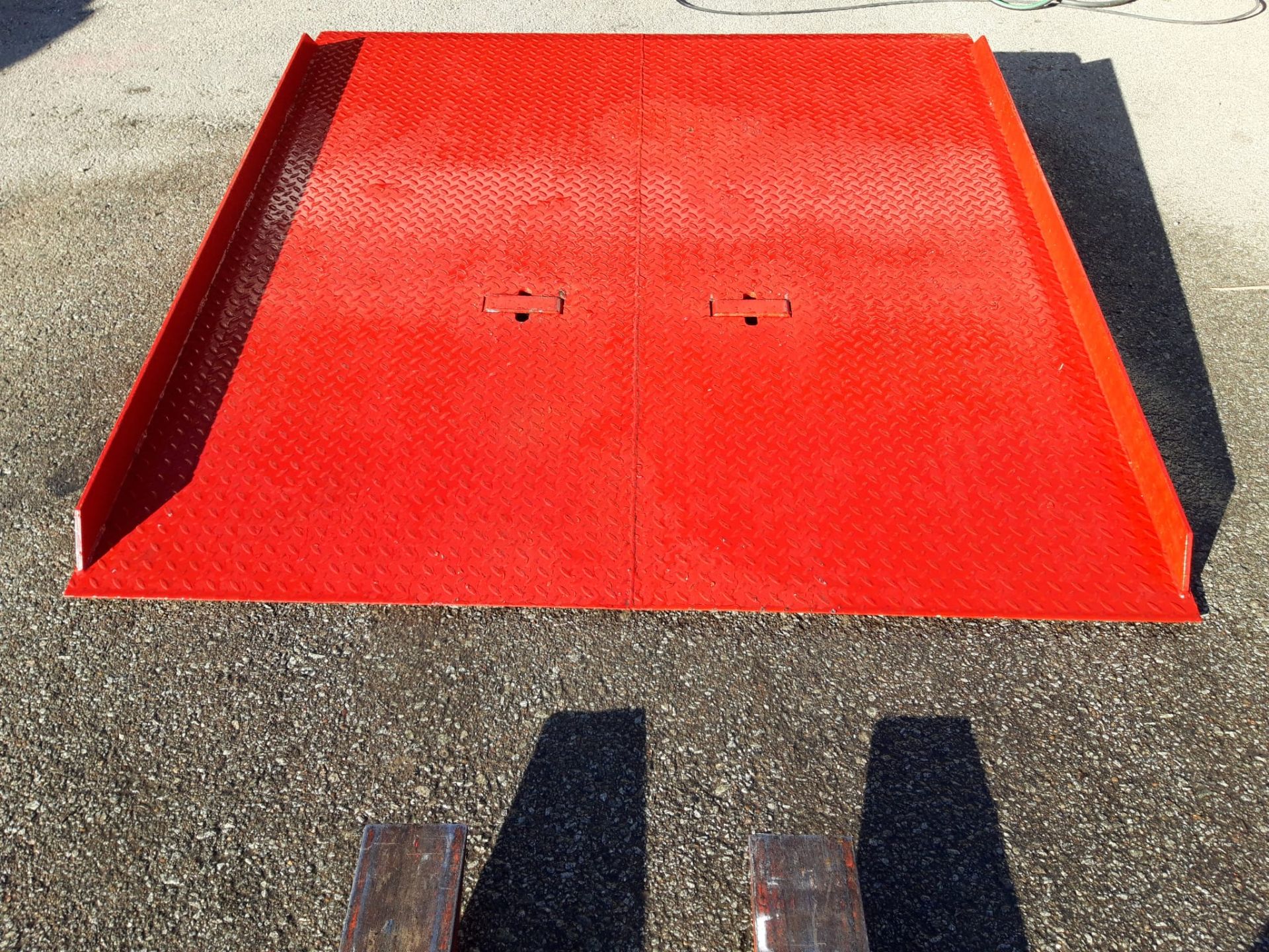 Rampe d'accès pour benne posée au sol, conception antidérapante - Capacité 8T - AZ RAMP HCBN-08_1