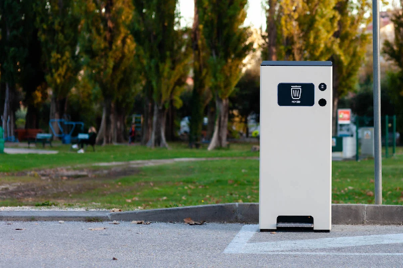 Corbeille connectée à compactage_1